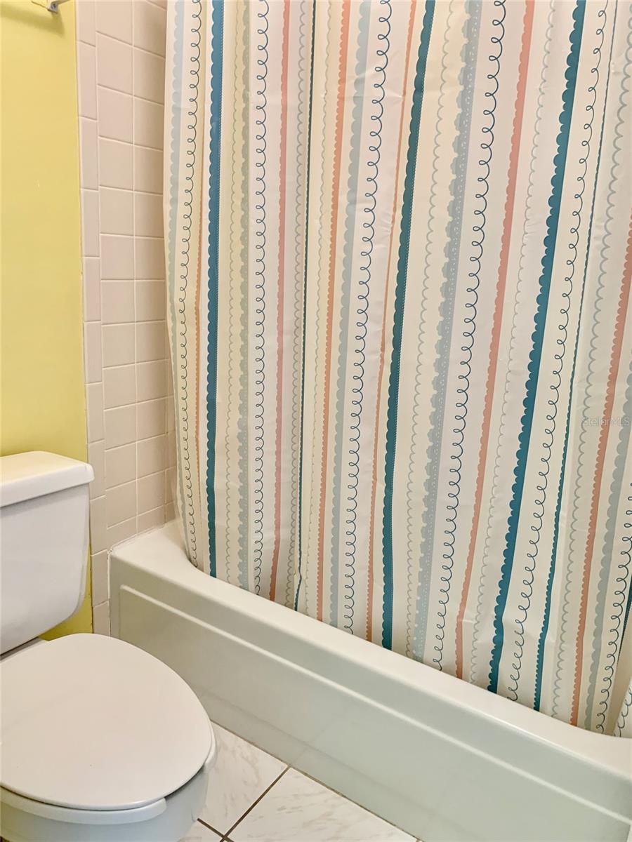 AQUA GARDENS TWNHS BLDG E - Residential Lease