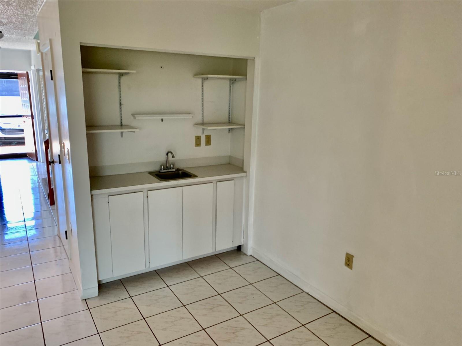AQUA GARDENS TWNHS BLDG E - Residential Lease