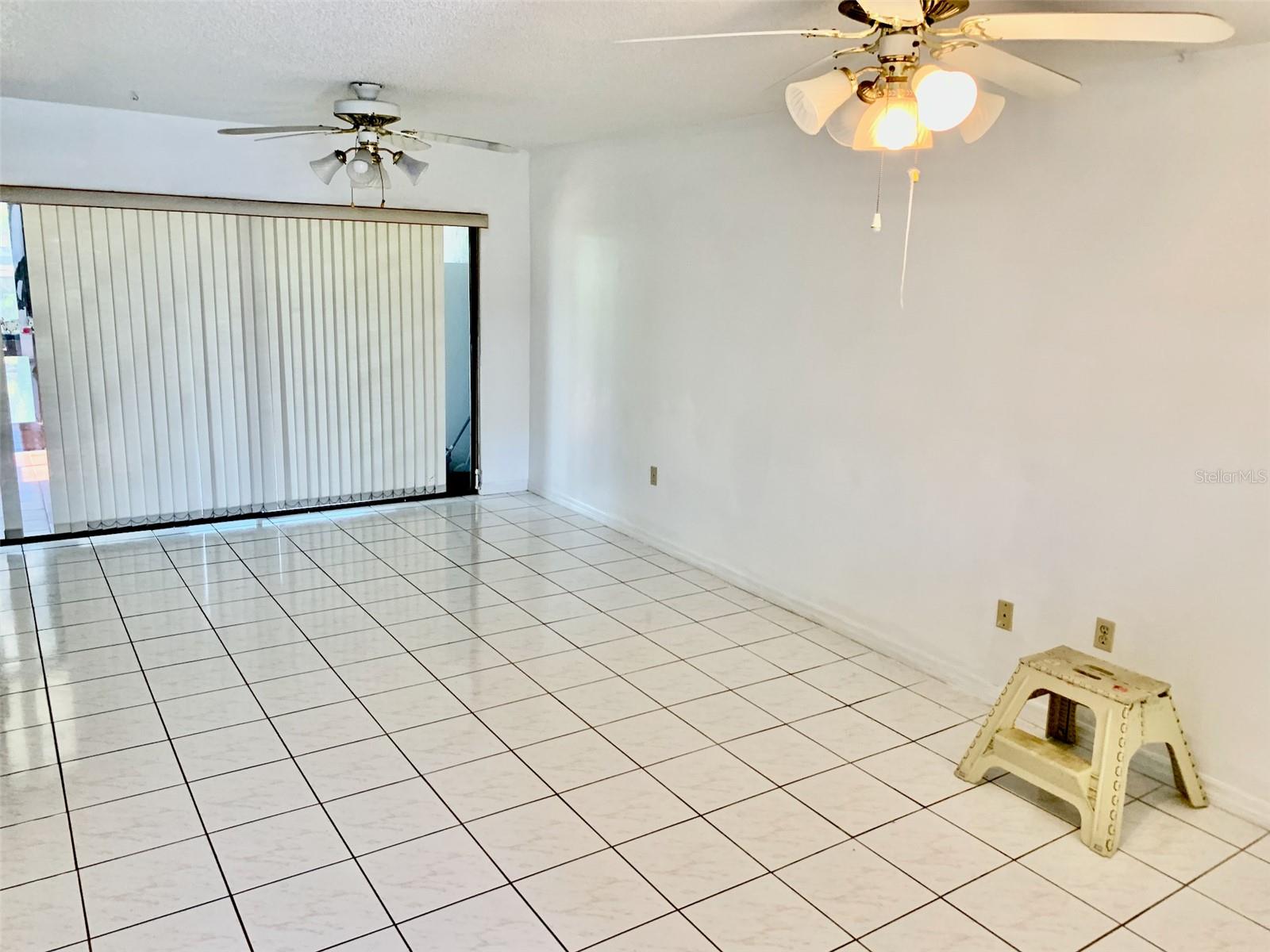 AQUA GARDENS TWNHS BLDG E - Residential Lease