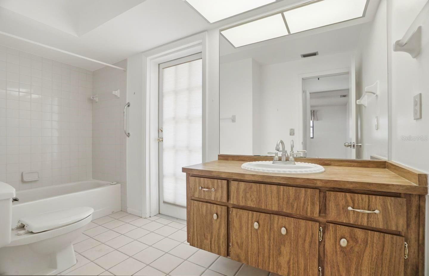 WESTLAKE VILLAGE - Residential