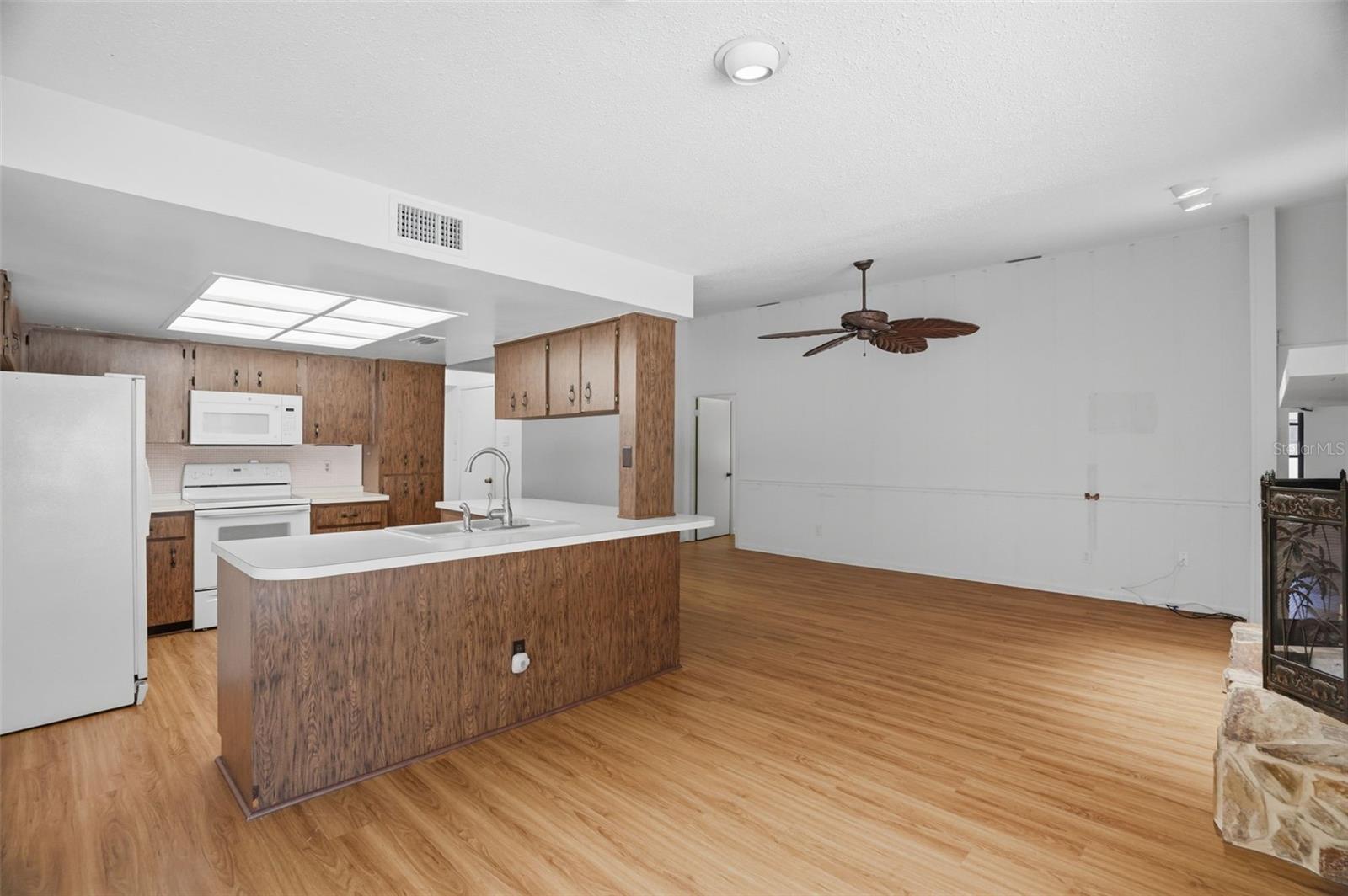 WESTLAKE VILLAGE - Residential