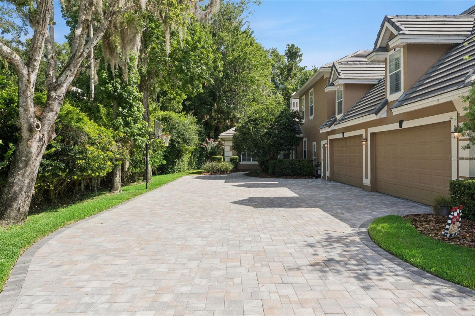 HEATHROW WOODS - Residential