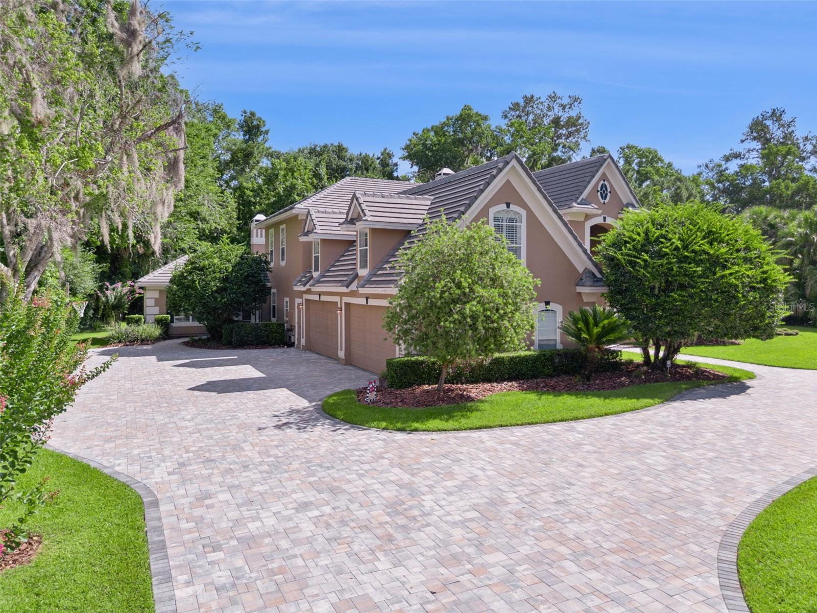 HEATHROW WOODS - Residential