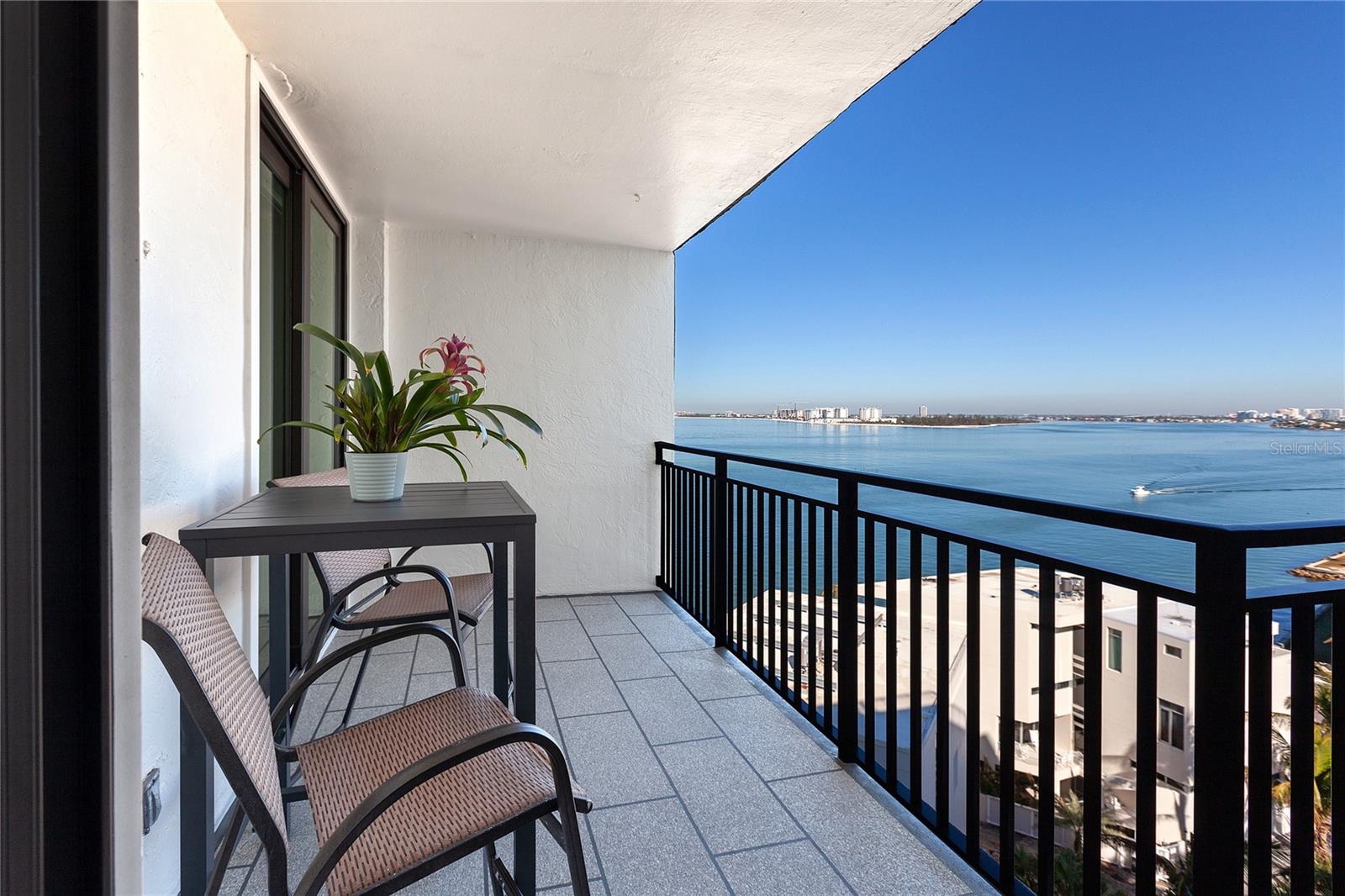 SIESTA TOWERS - Residential