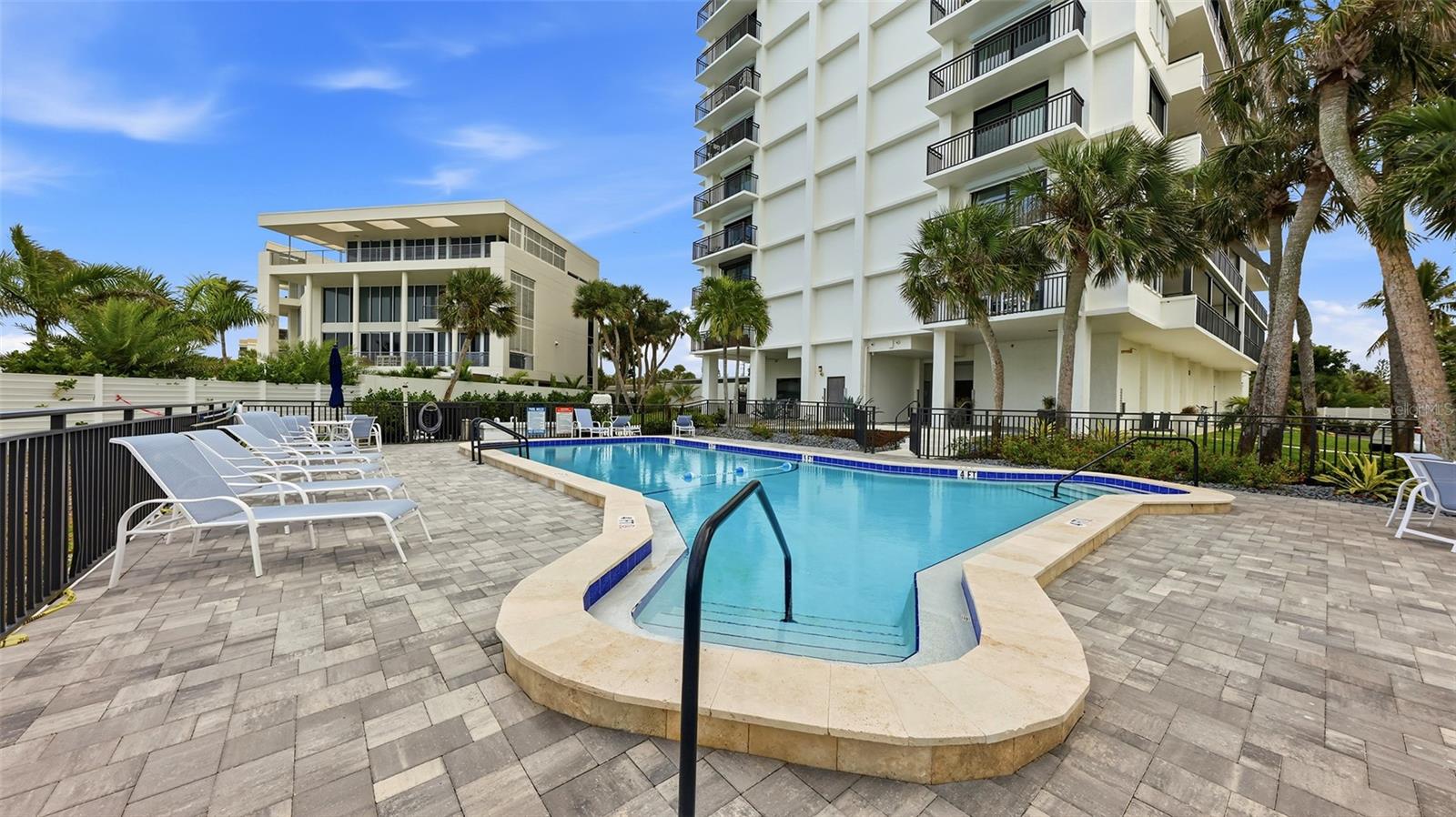 SIESTA TOWERS - Residential