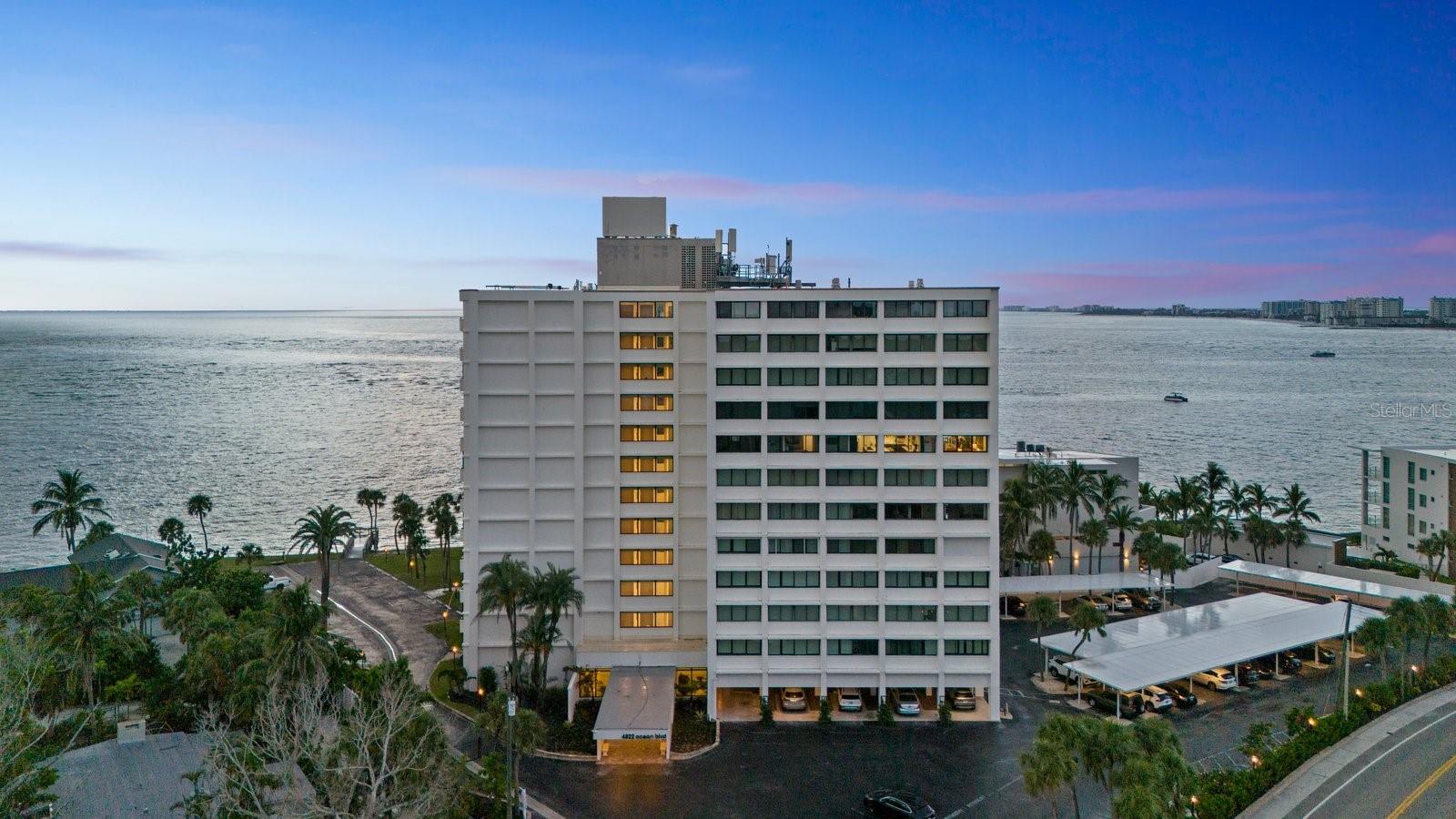 SIESTA TOWERS - Residential