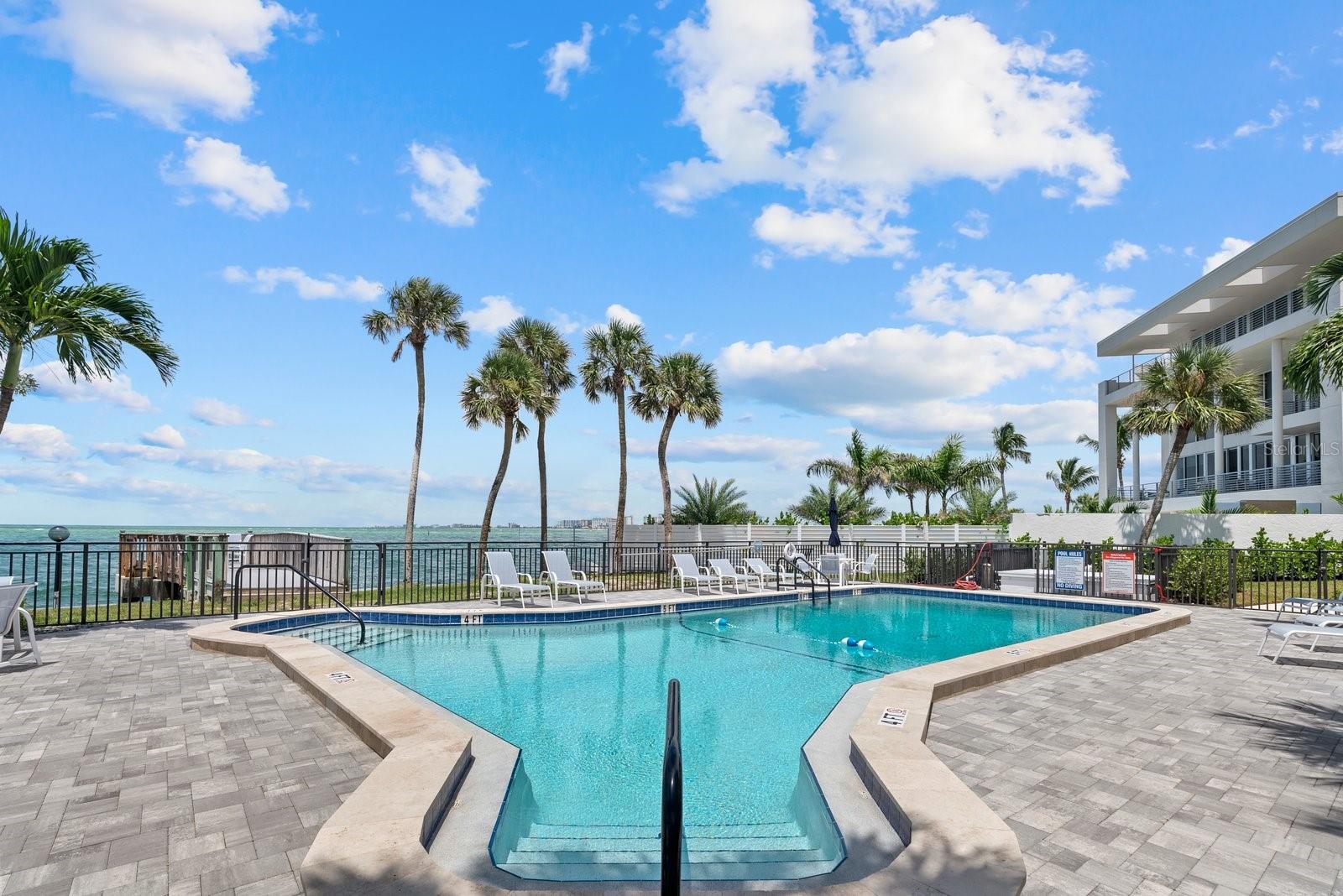 SIESTA TOWERS - Residential