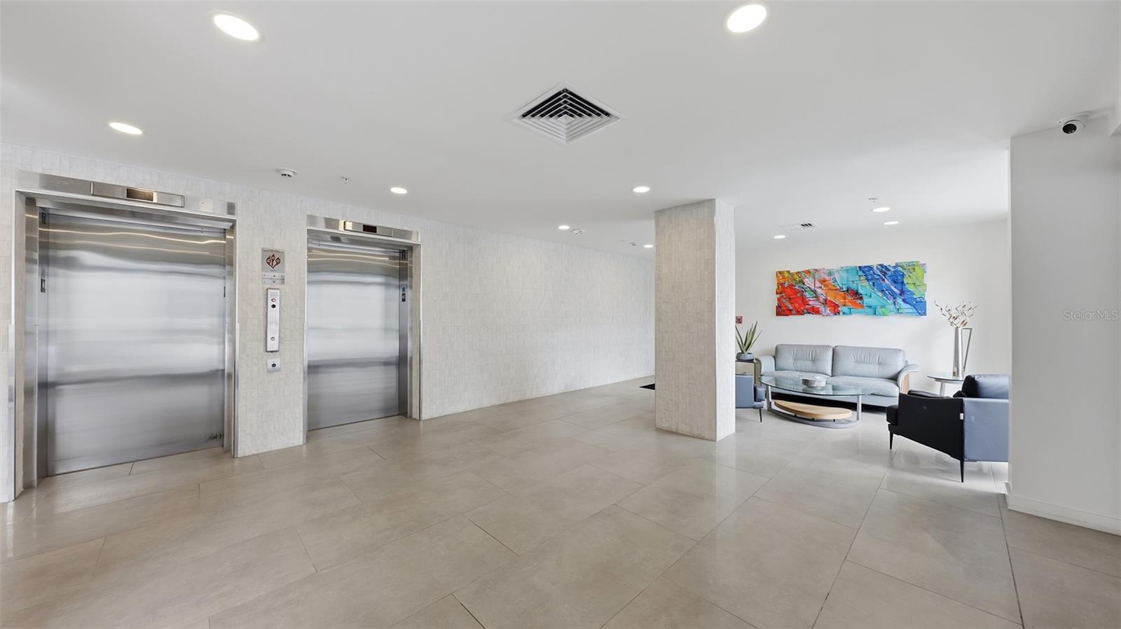 SIESTA TOWERS - Residential