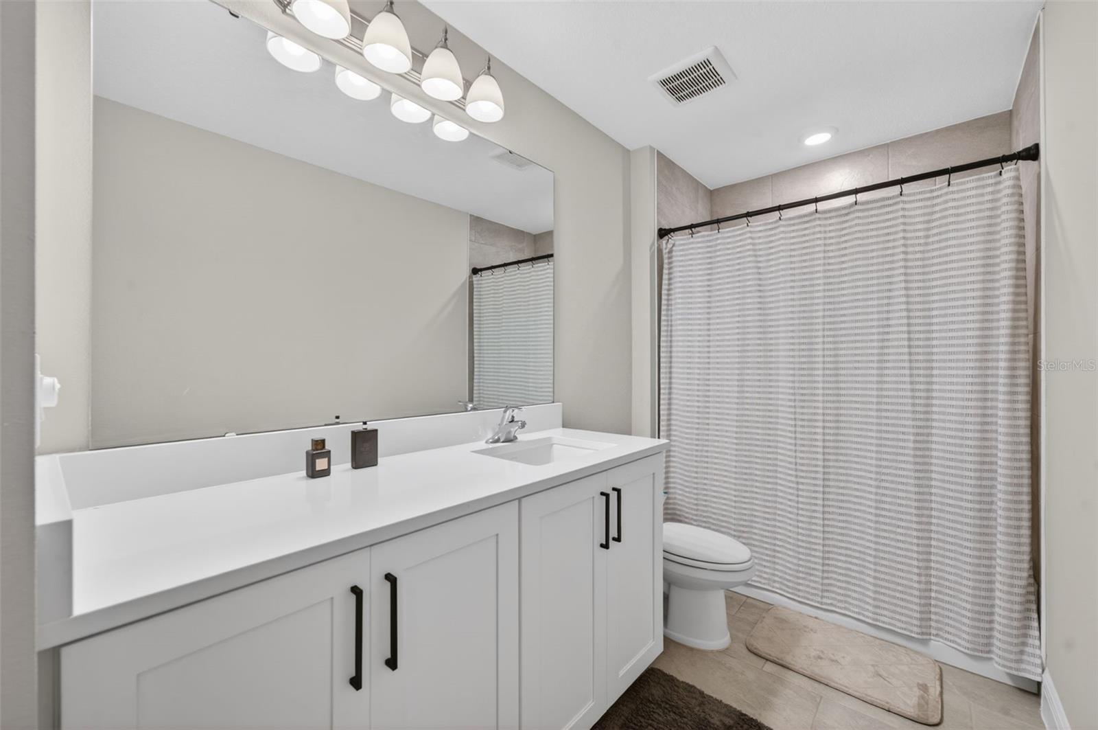 HAMPTON OAKS - Residential