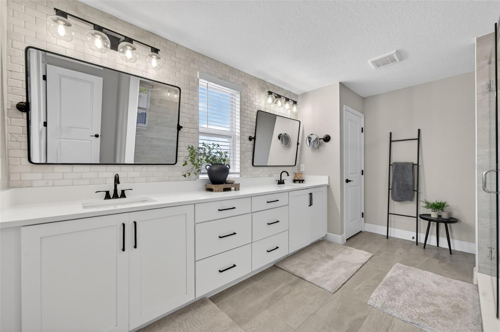 HAMPTON OAKS - Residential