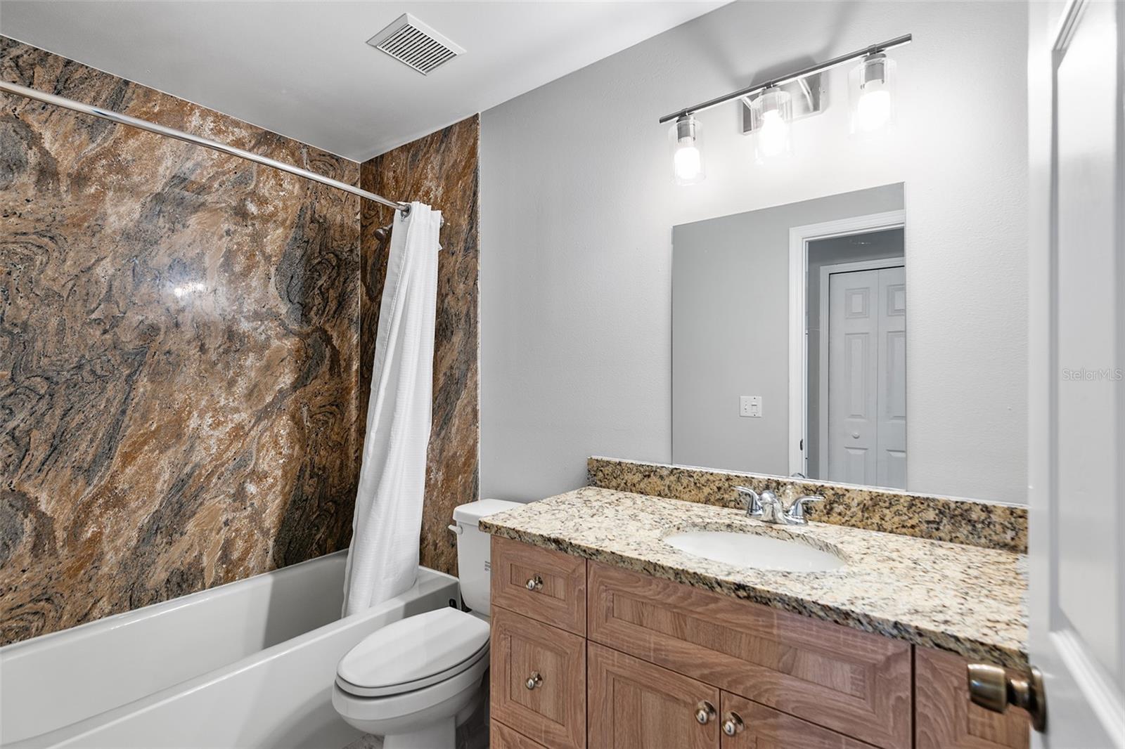 BLOOMINGDALE SEC R UNIT 03 - Residential Lease