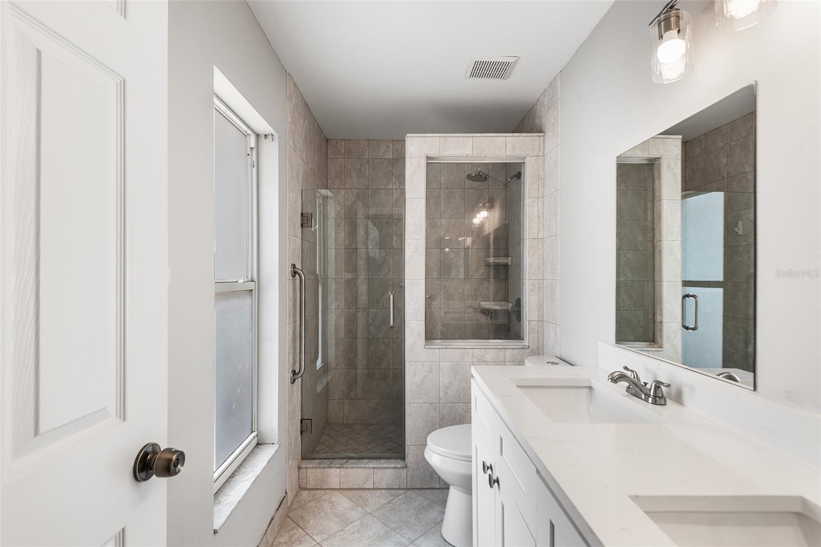 BLOOMINGDALE SEC R UNIT 03 - Residential Lease
