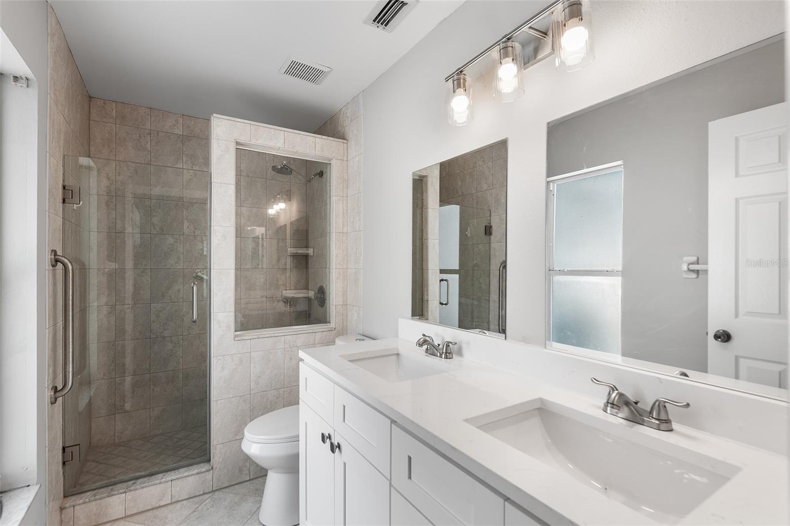 BLOOMINGDALE SEC R UNIT 03 - Residential Lease