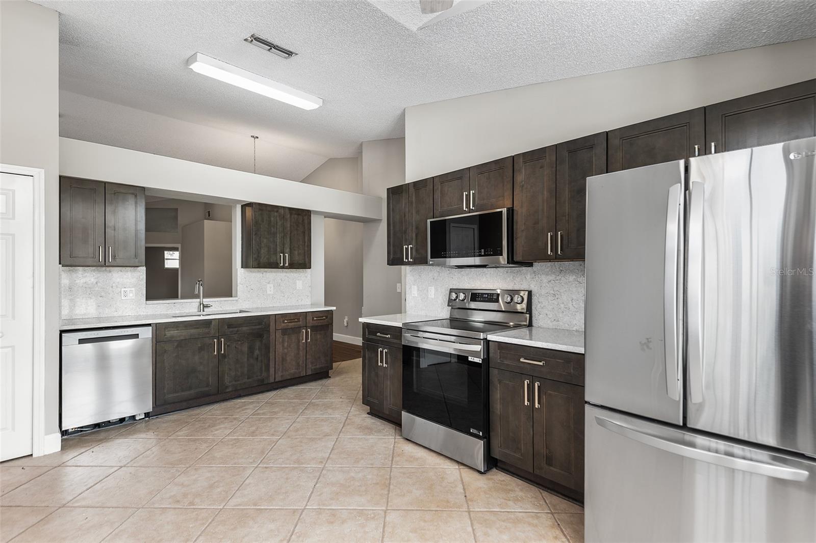 BLOOMINGDALE SEC R UNIT 03 - Residential Lease