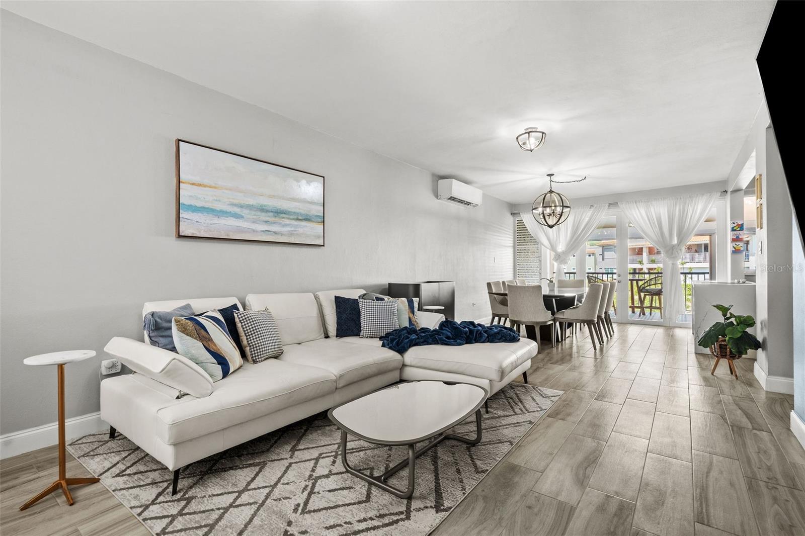 COND HARBOUR LAKES - Residential