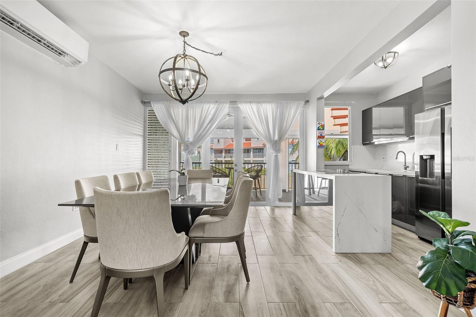 COND HARBOUR LAKES - Residential