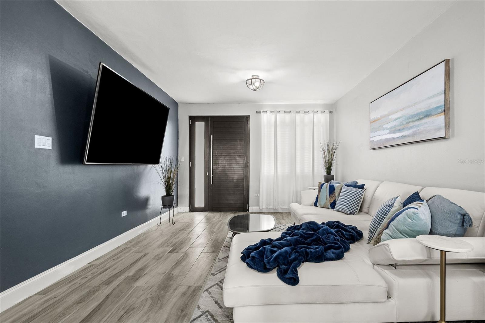 COND HARBOUR LAKES - Residential
