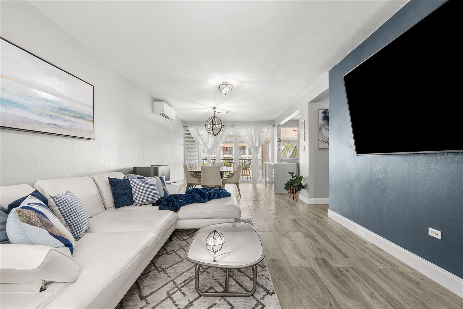 COND HARBOUR LAKES - Residential
