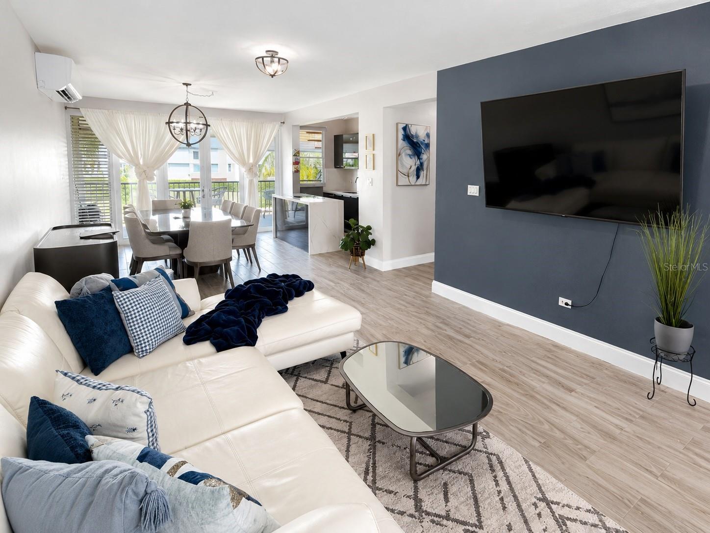 COND HARBOUR LAKES - Residential