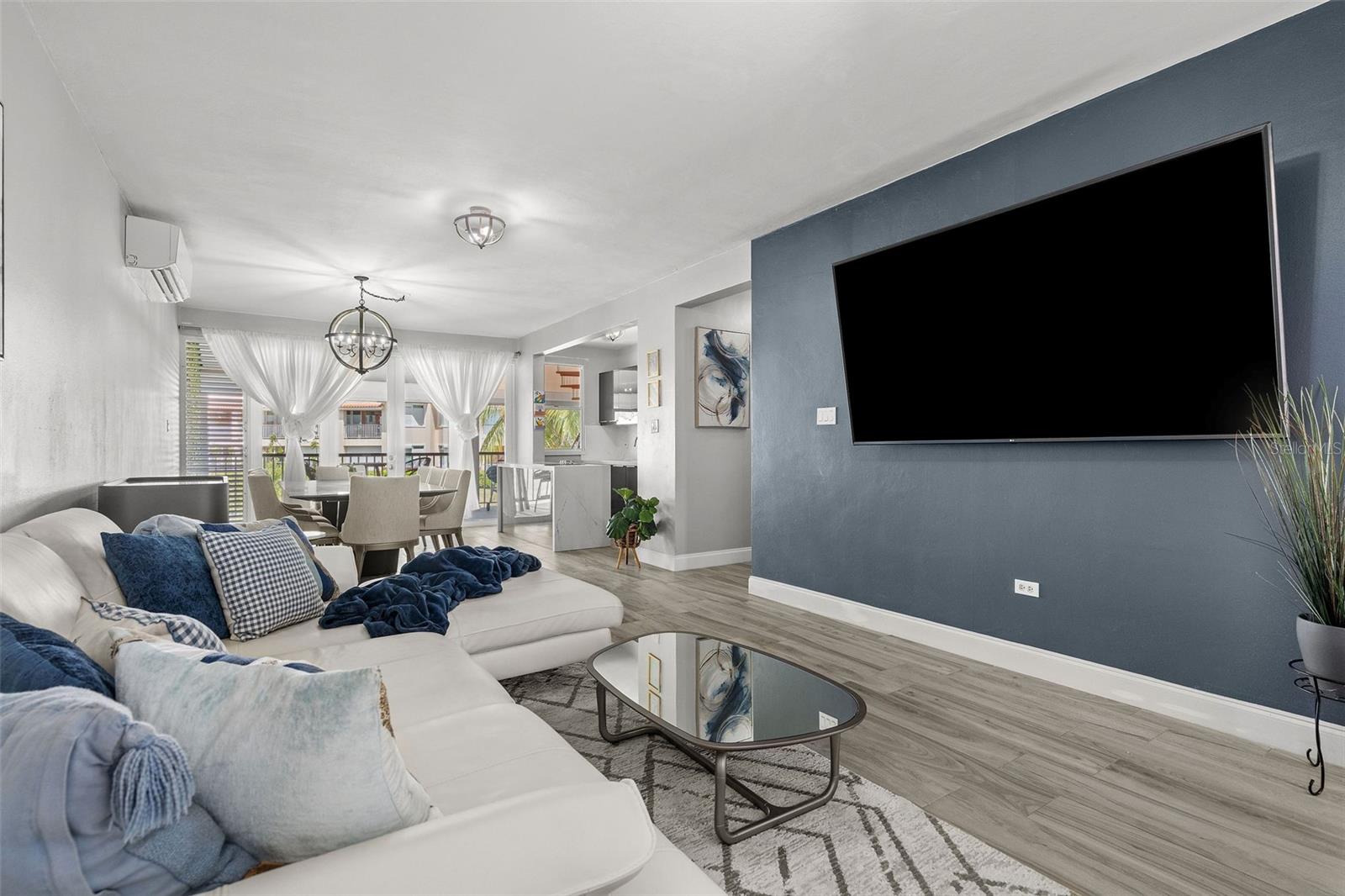 COND HARBOUR LAKES - Residential