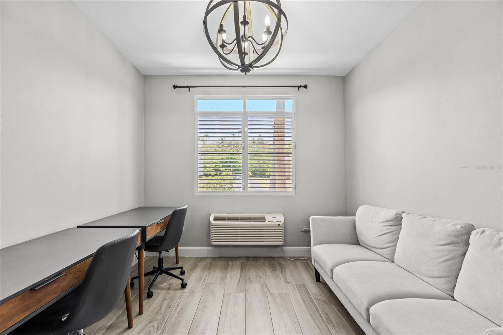 COND HARBOUR LAKES - Residential