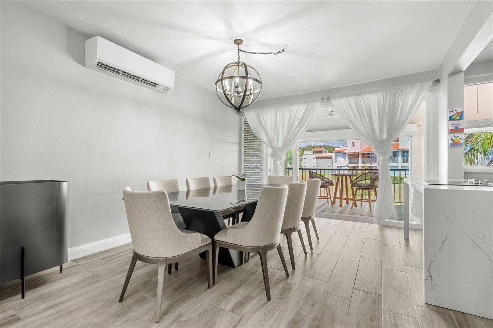 COND HARBOUR LAKES - Residential