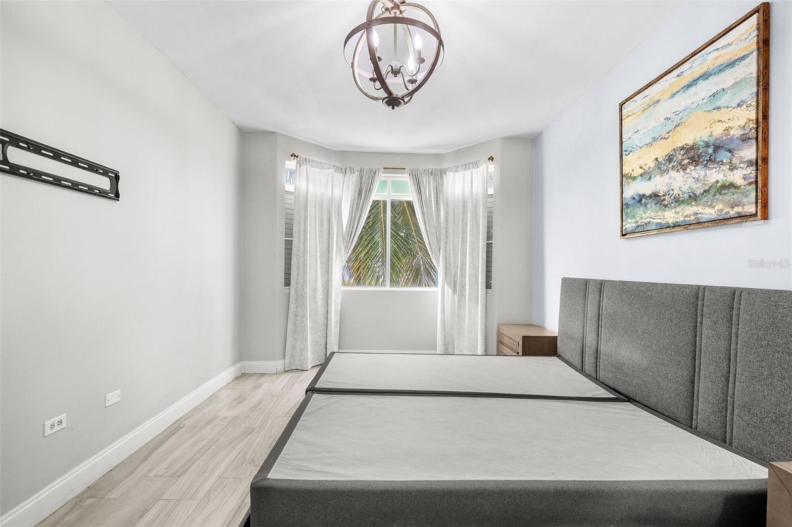COND HARBOUR LAKES - Residential