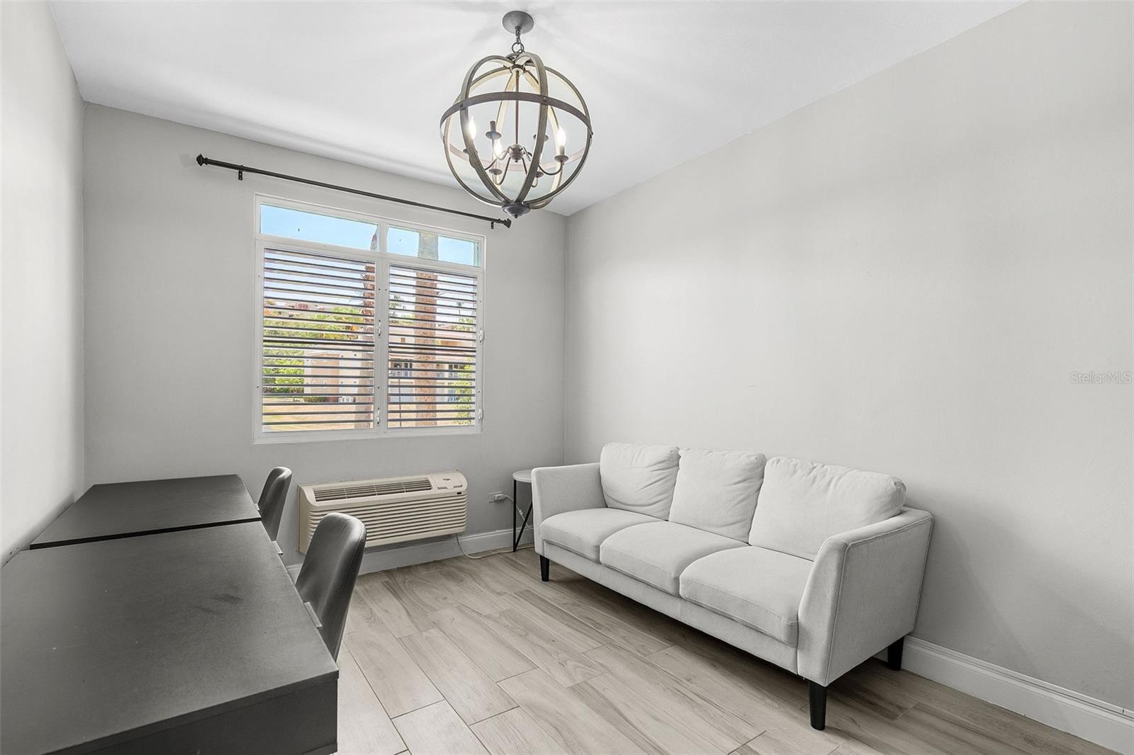 COND HARBOUR LAKES - Residential