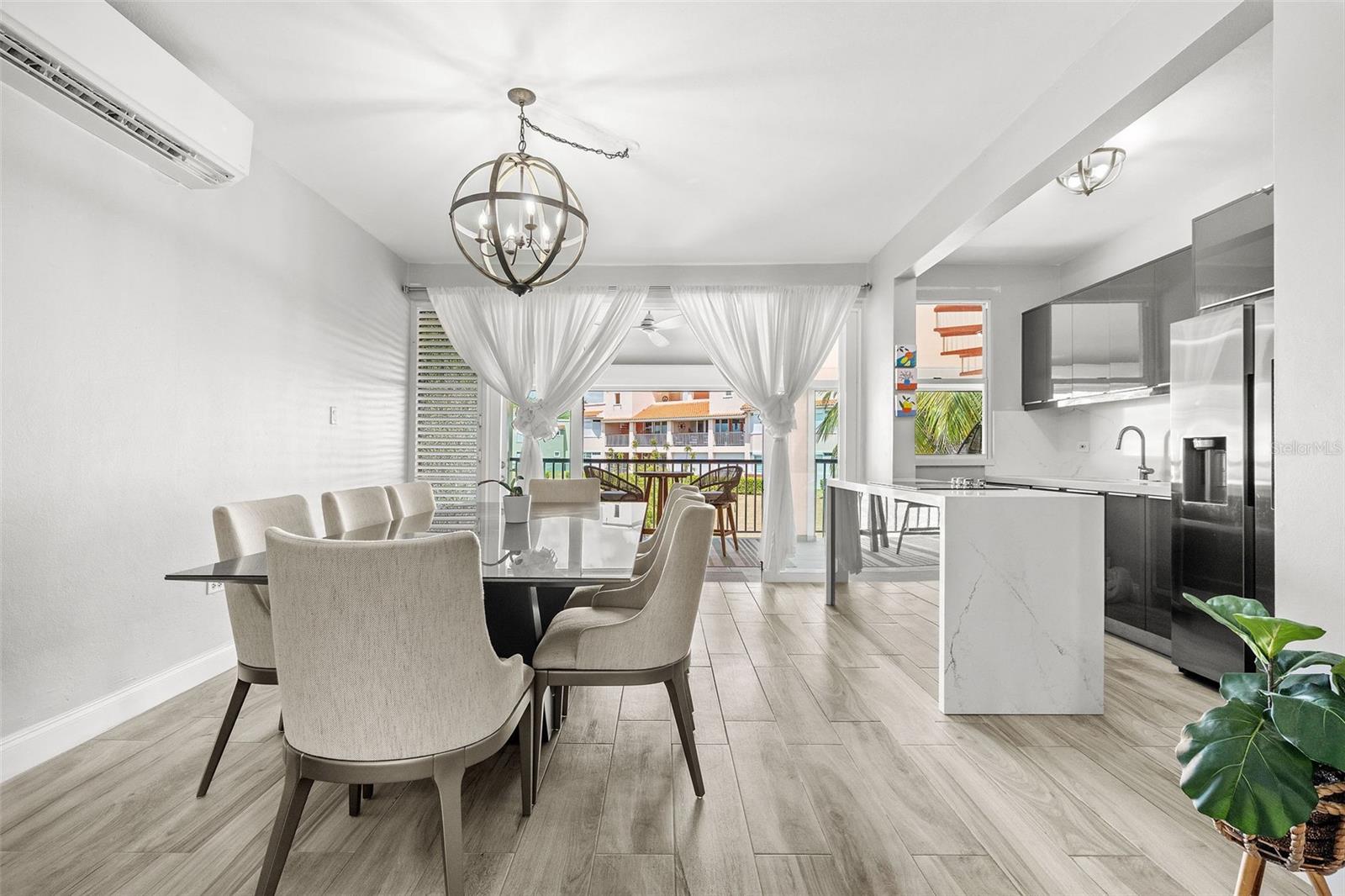 COND HARBOUR LAKES - Residential