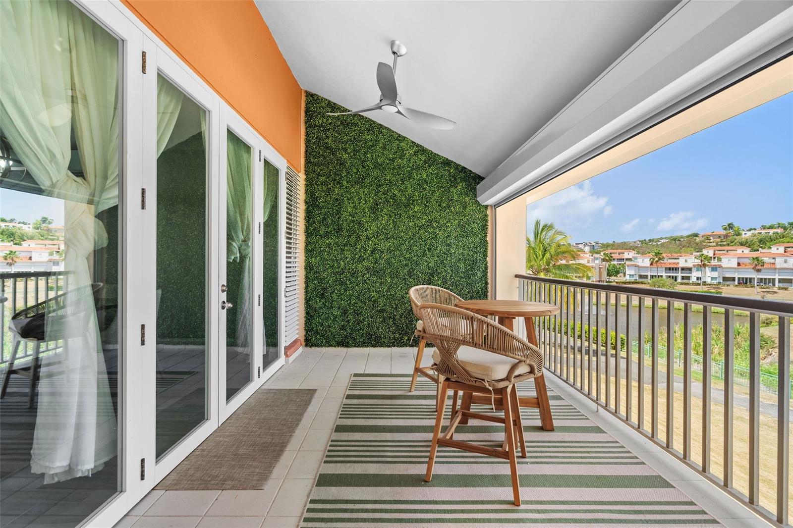 COND HARBOUR LAKES - Residential