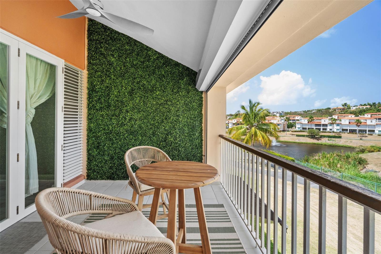 COND HARBOUR LAKES - Residential