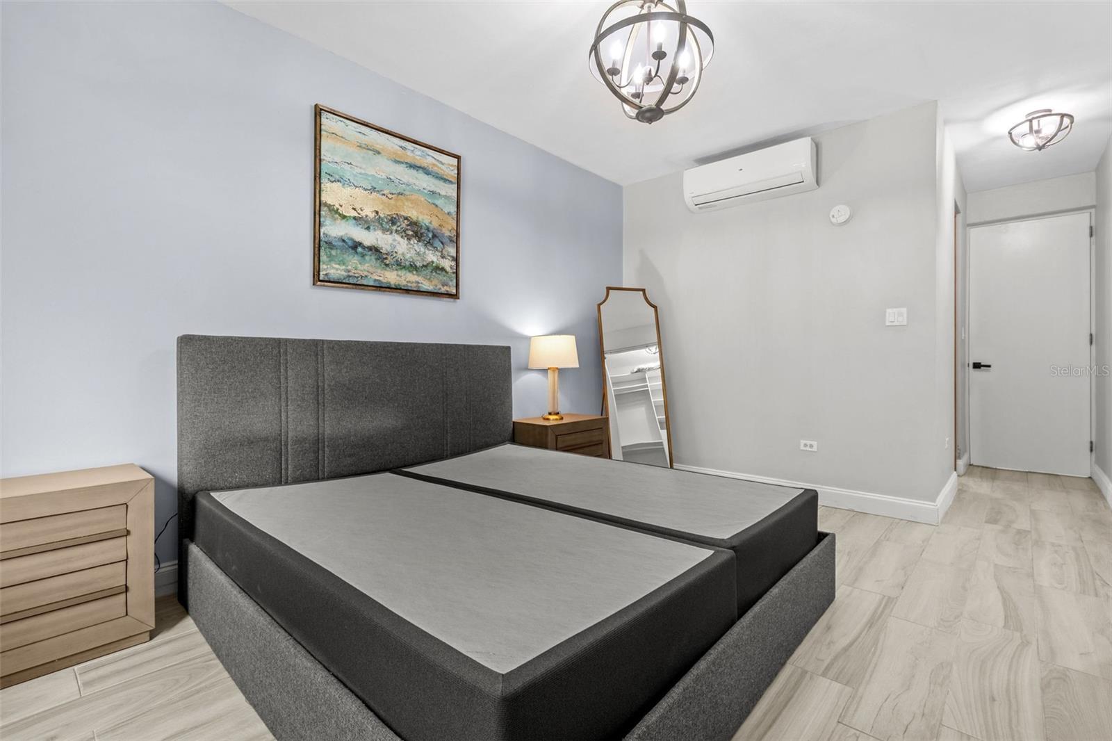 COND HARBOUR LAKES - Residential