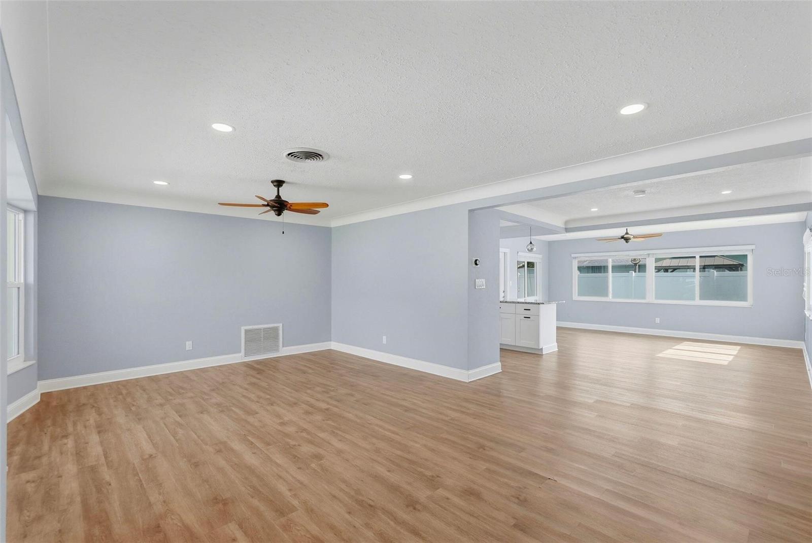 CAMELOT PARK - Residential