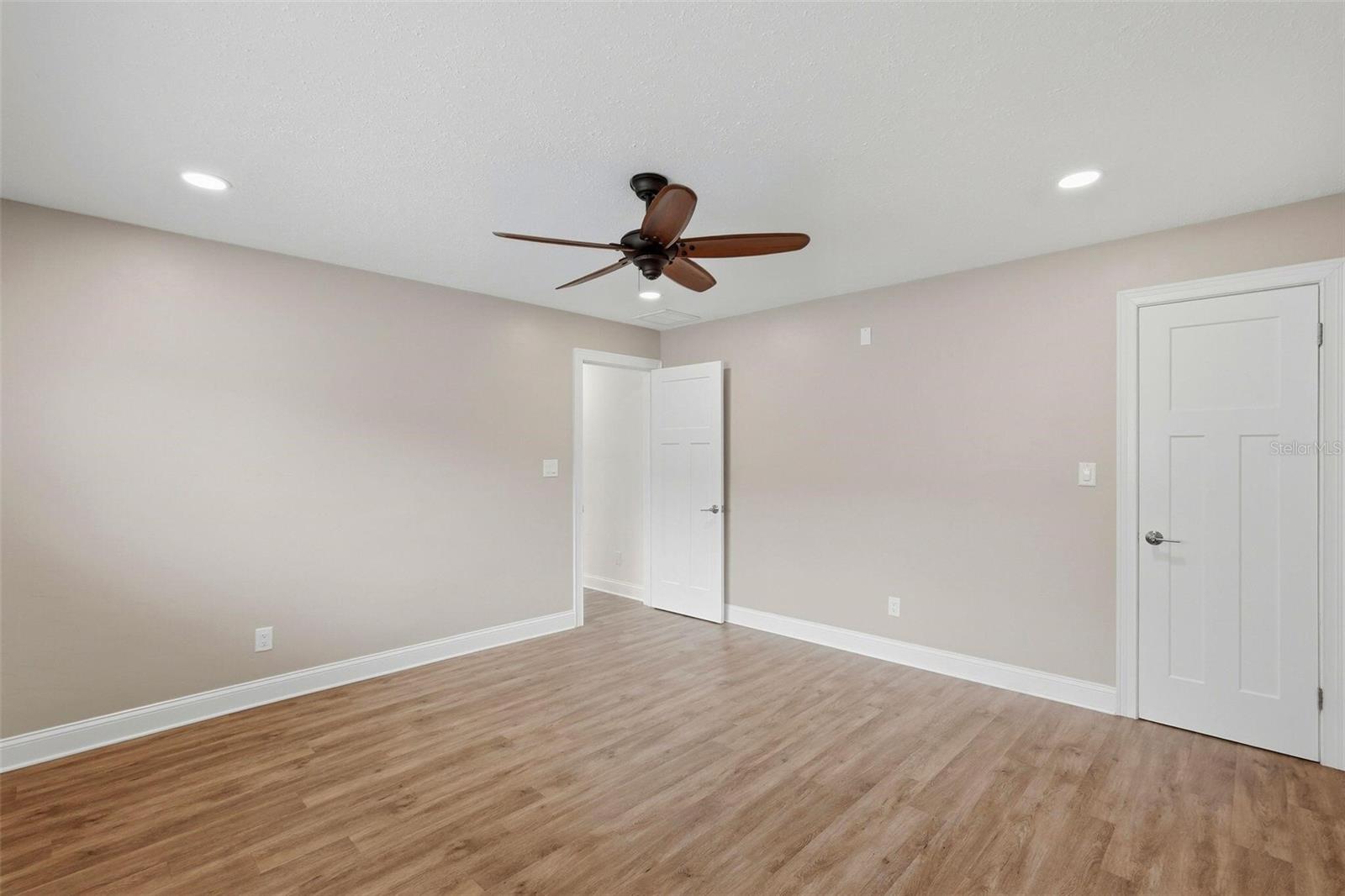 CAMELOT PARK - Residential