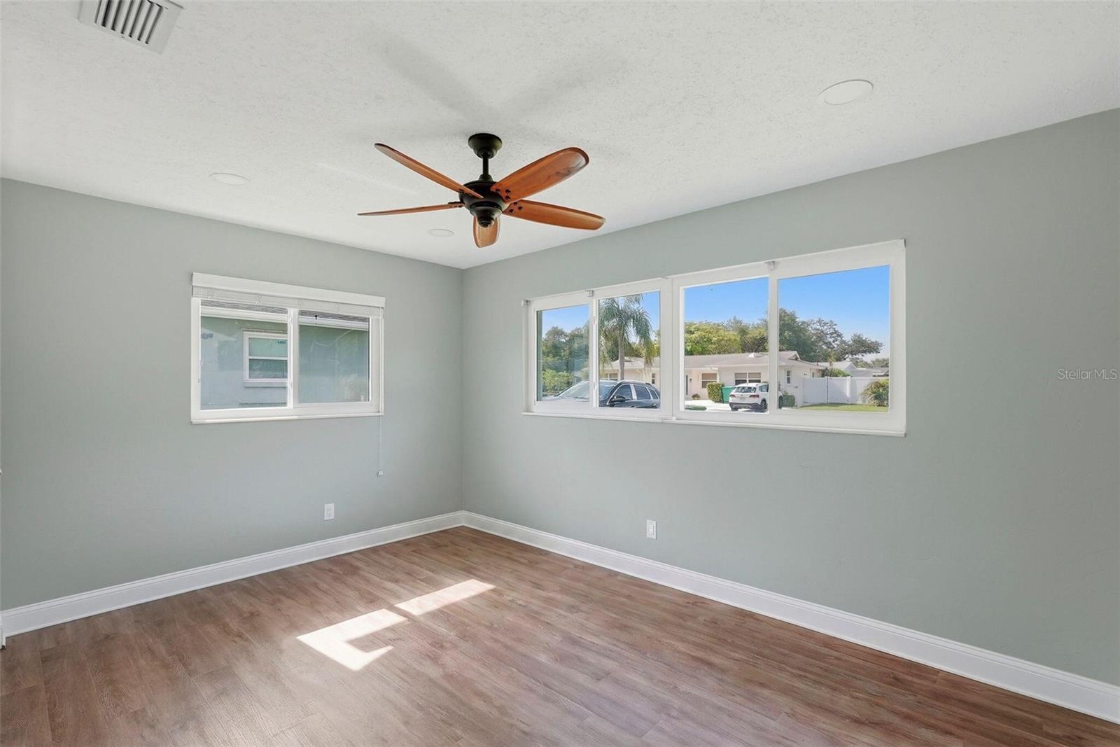 CAMELOT PARK - Residential