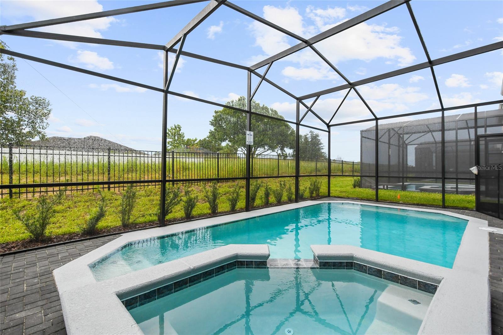 WINDSOR ISLAND RESIDENCE PH 3 - Residential