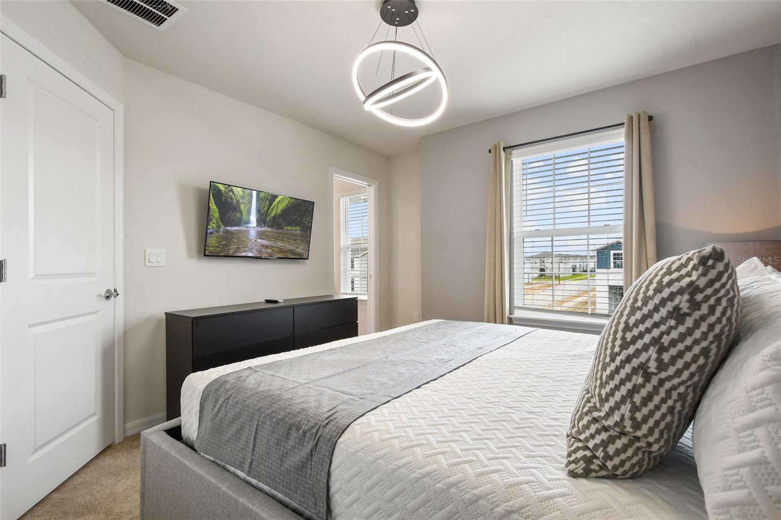 WINDSOR ISLAND RESIDENCE PH 3 - Residential