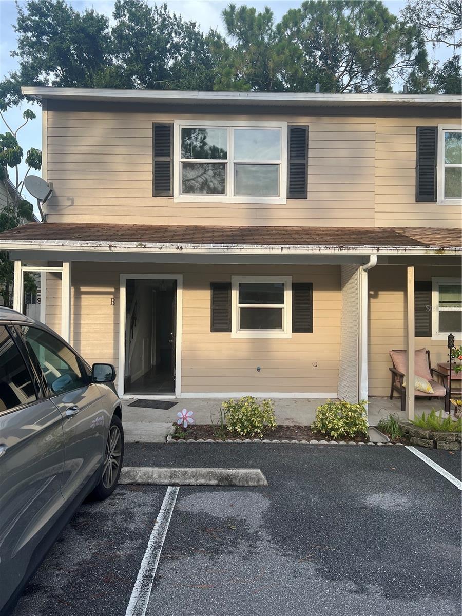 Remodel 2 bedroom 1 1/2 bathroom townhouse for rent.  Great Oldsmar location.  Owner requires First, Last and $1,250 security deposit and there is no exception.