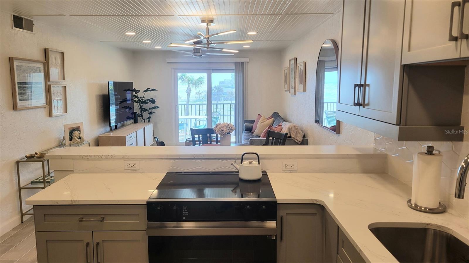 HACIENDA DEL SOL CONDO - Residential
