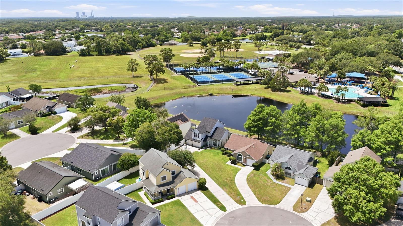 WATERFORD LAKES/CROSSROADS - Residential
