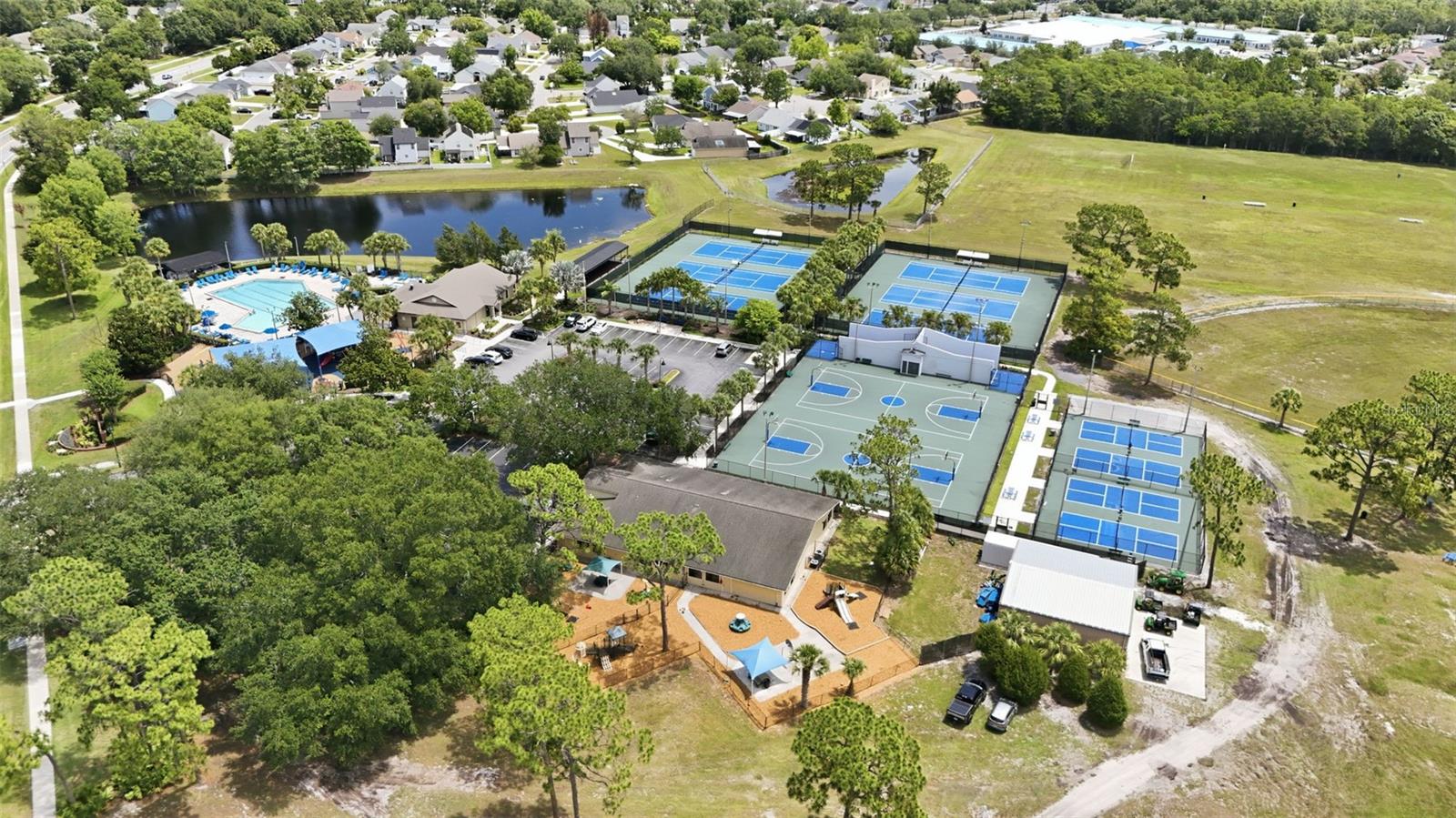 WATERFORD LAKES/CROSSROADS - Residential