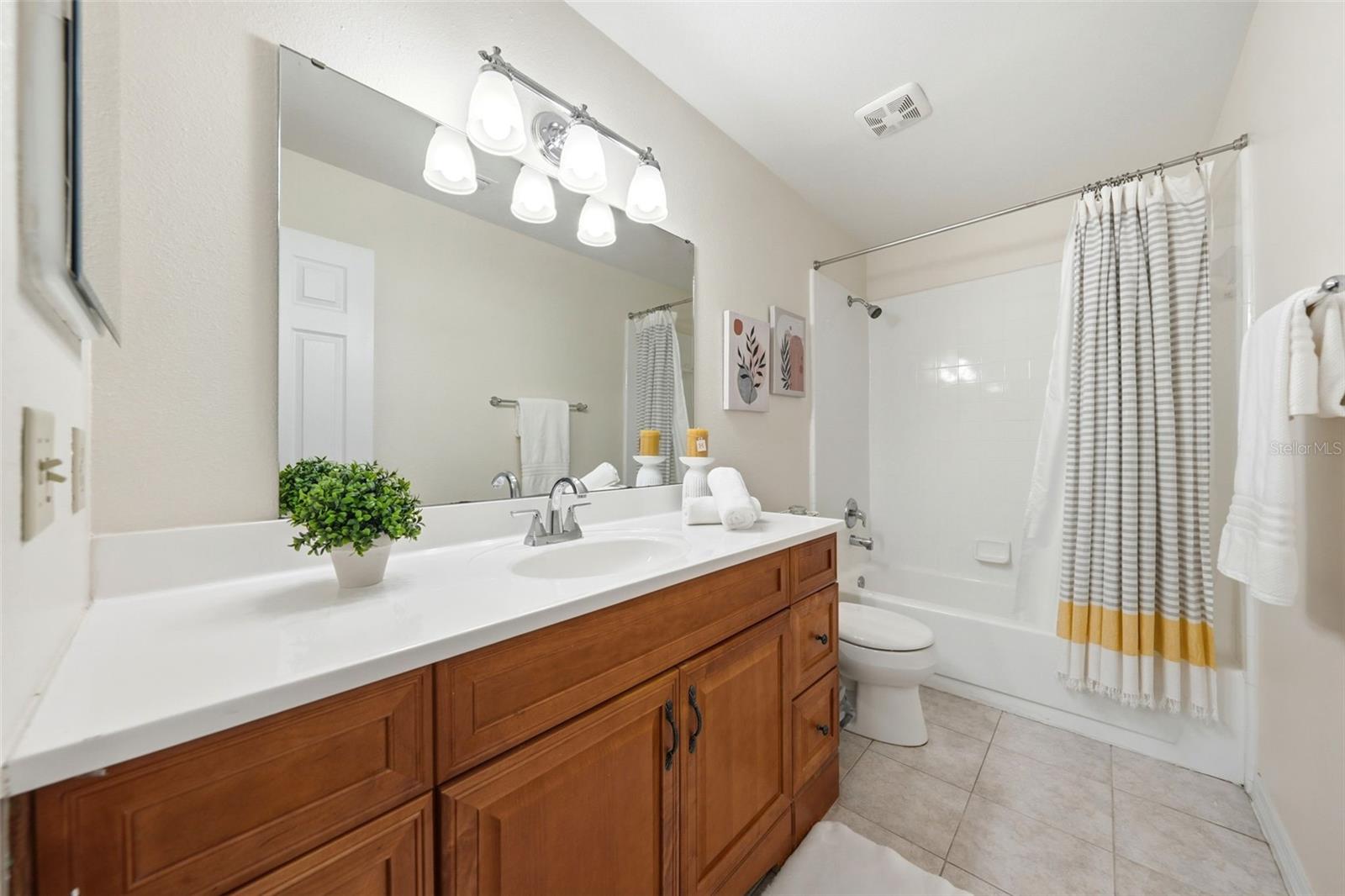 WATERFORD LAKES/CROSSROADS - Residential