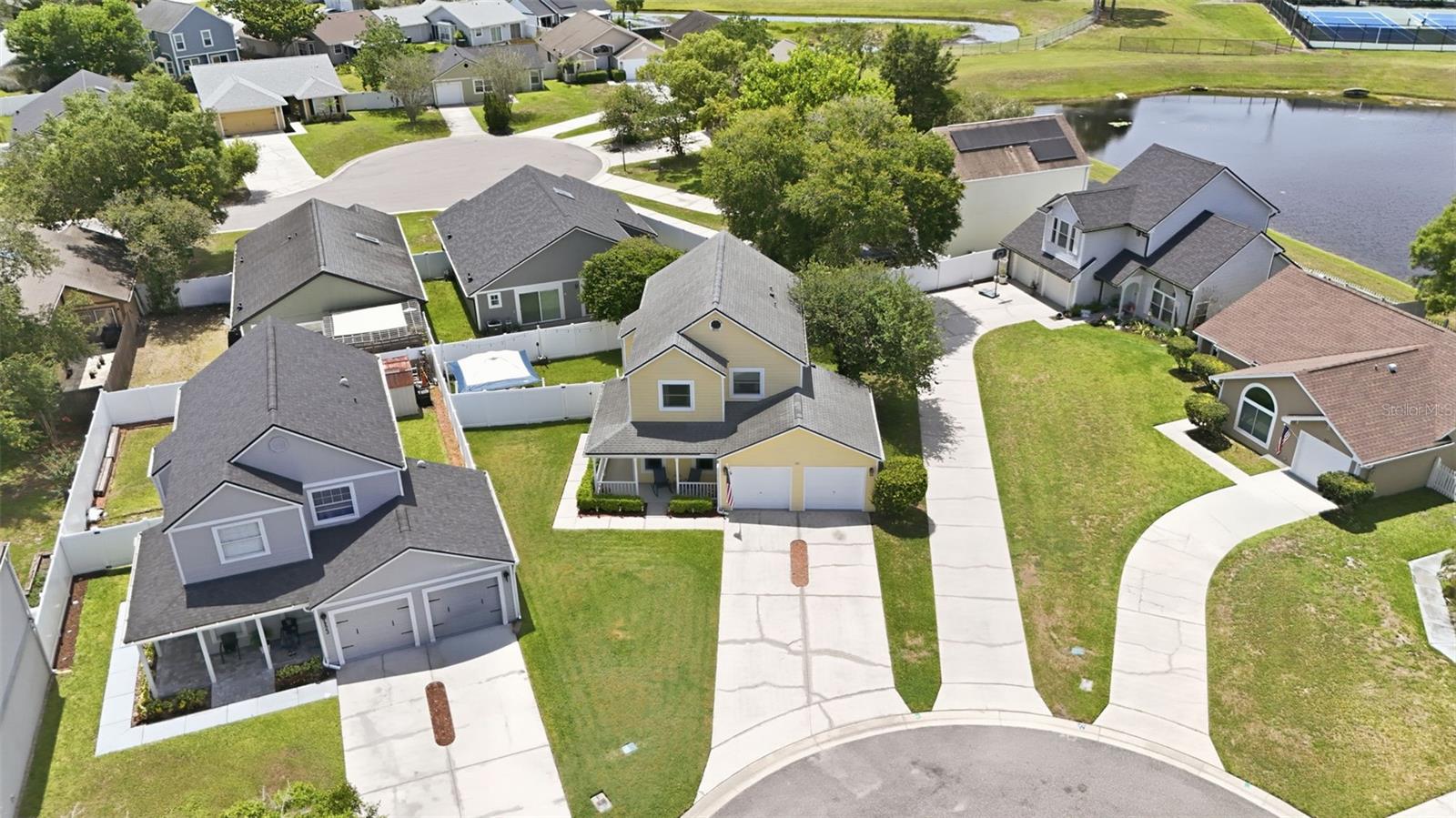 WATERFORD LAKES/CROSSROADS - Residential