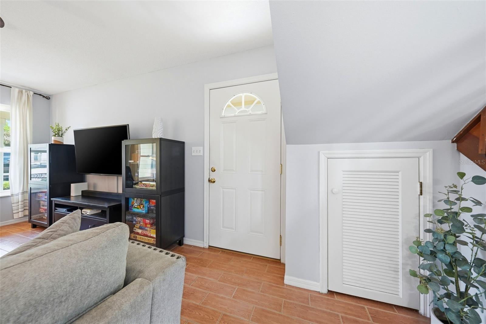 WATERFORD LAKES/CROSSROADS - Residential