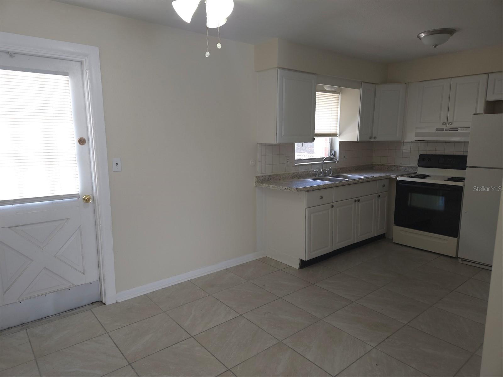 WOODBROOK MANOR - Residential Lease