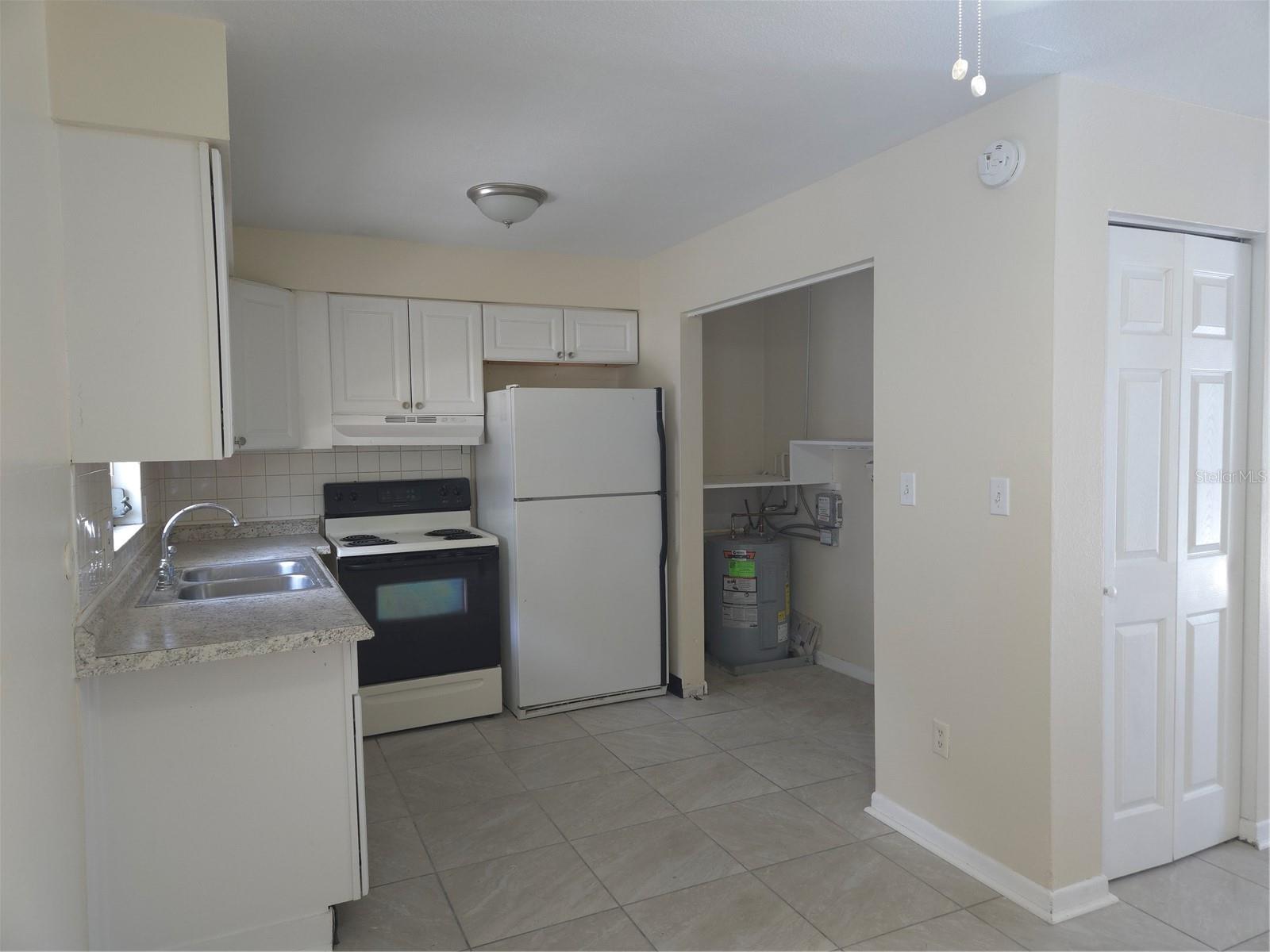 WOODBROOK MANOR - Residential Lease