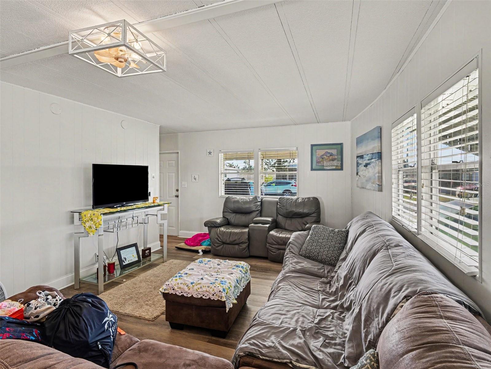 CASA LOMA MOBILEHOME - Residential