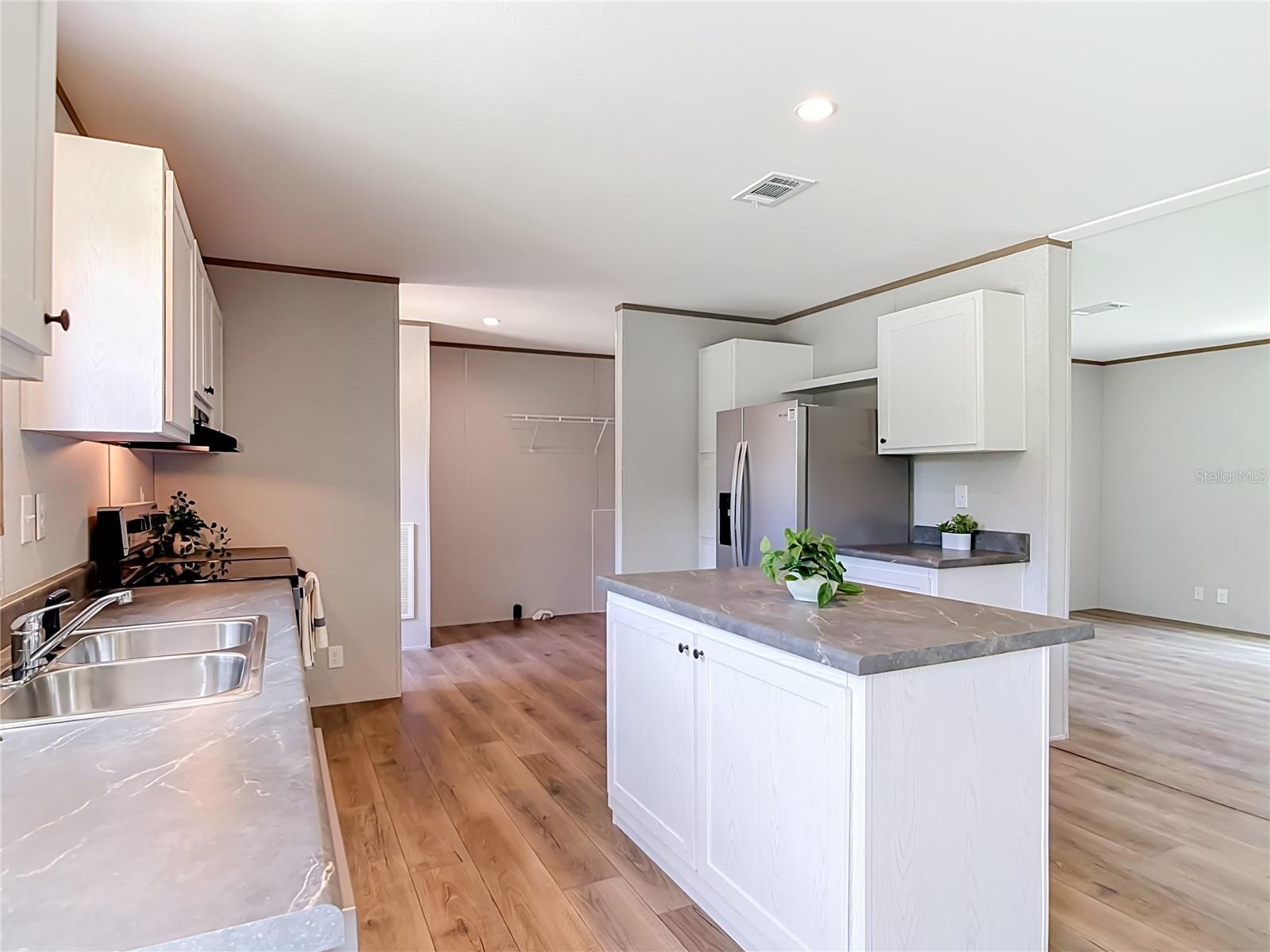 ACREAGE & UNREC - Residential