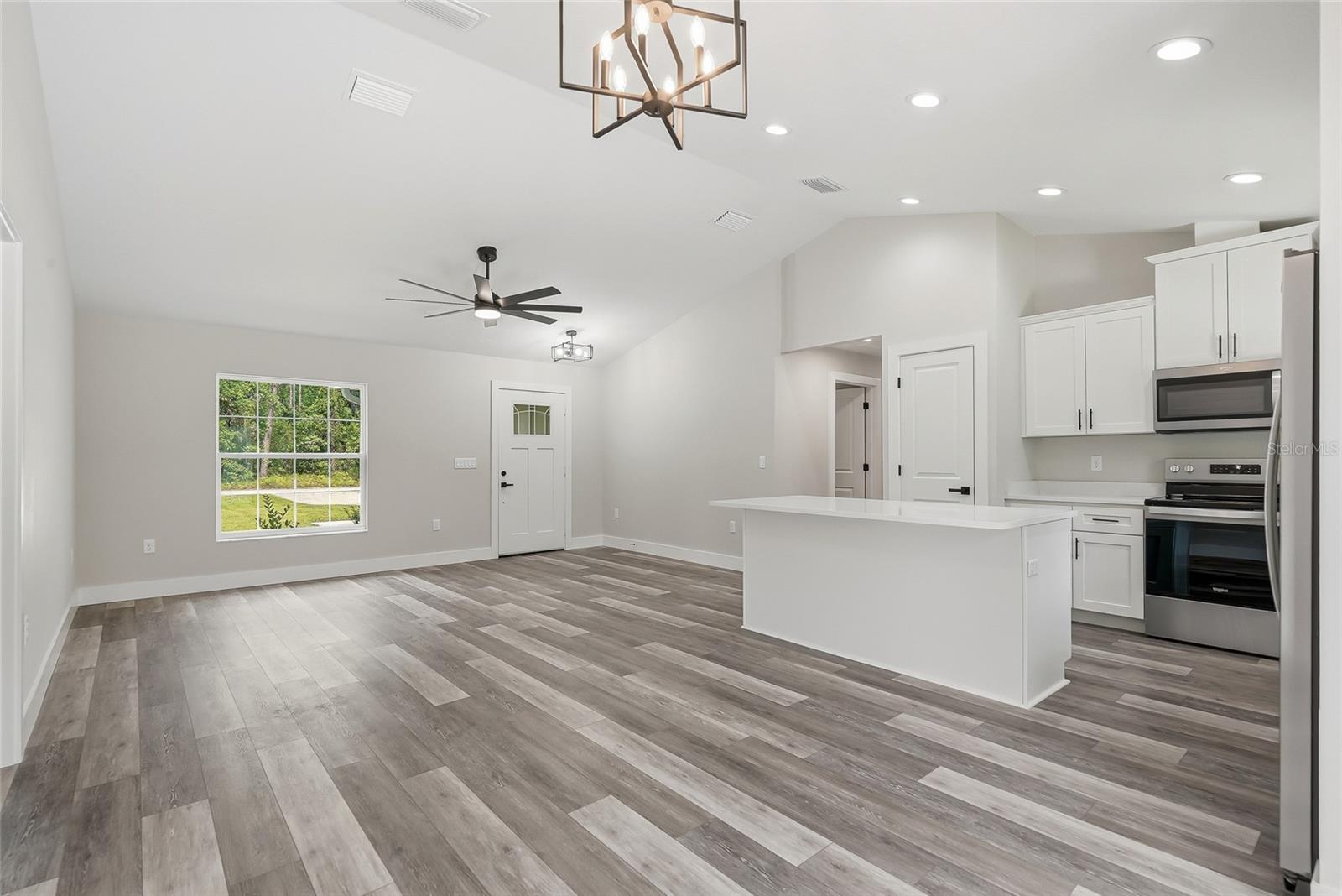 ROYAL HIGHLANDS - Residential