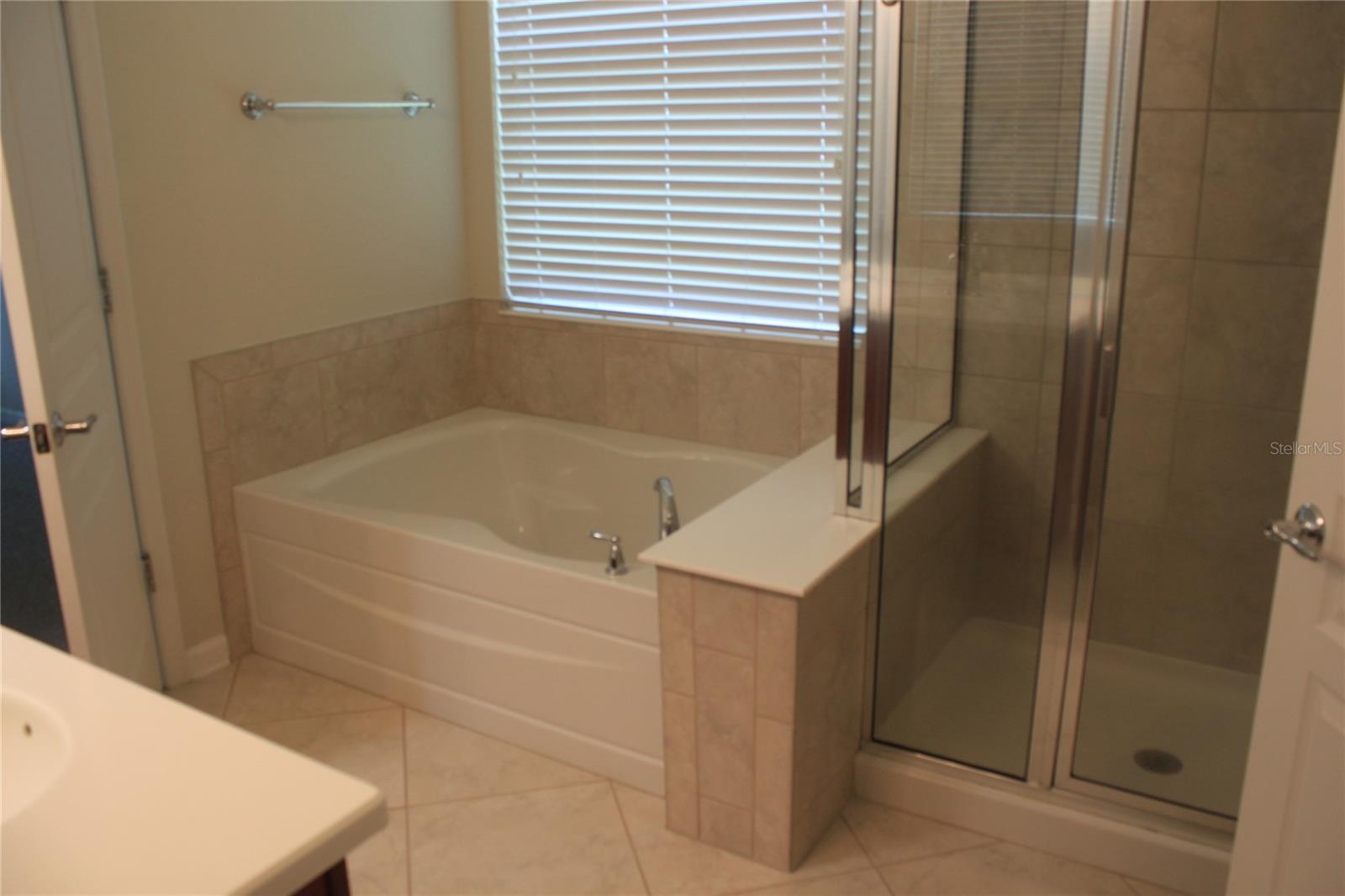 LAKE SAWYER SOUTH PH 04 - Residential Lease
